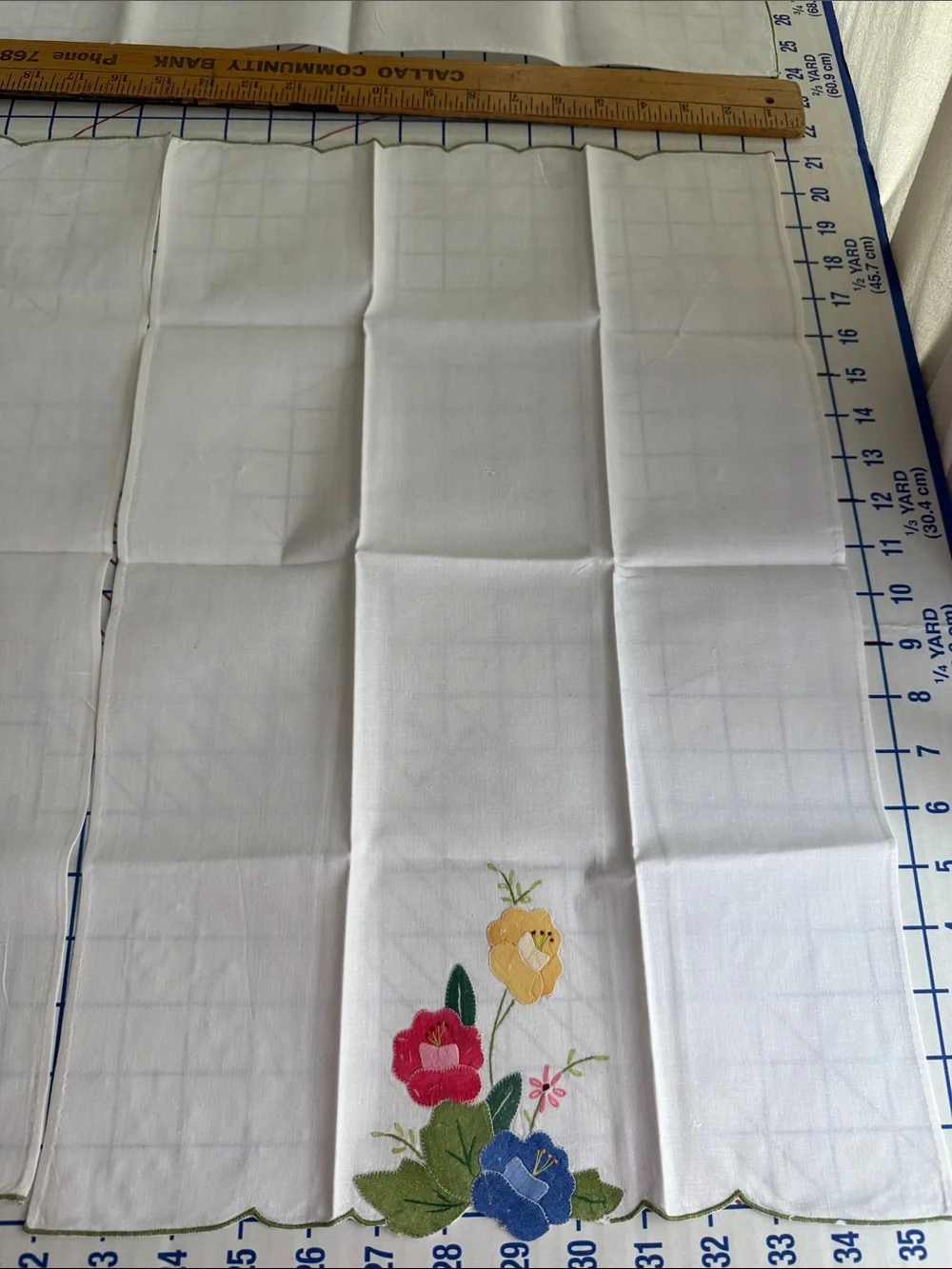 Vintage Appliqué Floral Tablecloth & 3 Napkins Cutwork Lace 1970s 4 Pc Set